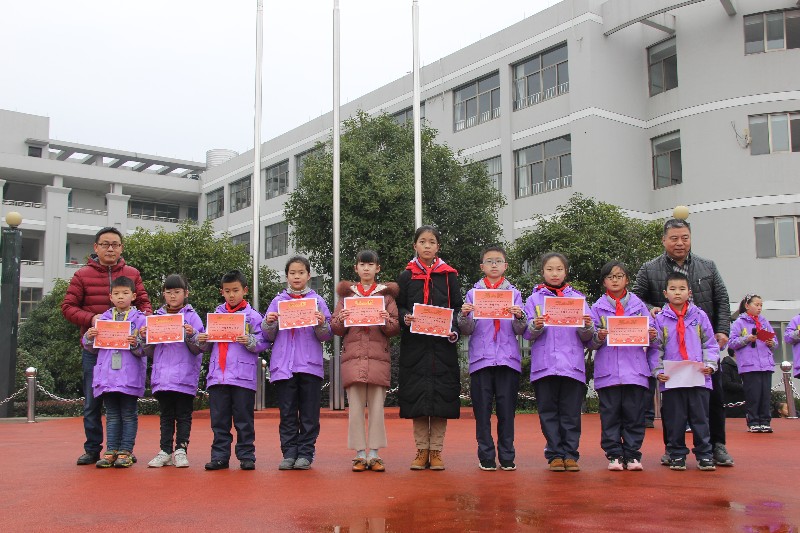 龙游县小学创新教育理念引领教育新篇章的最新新闻